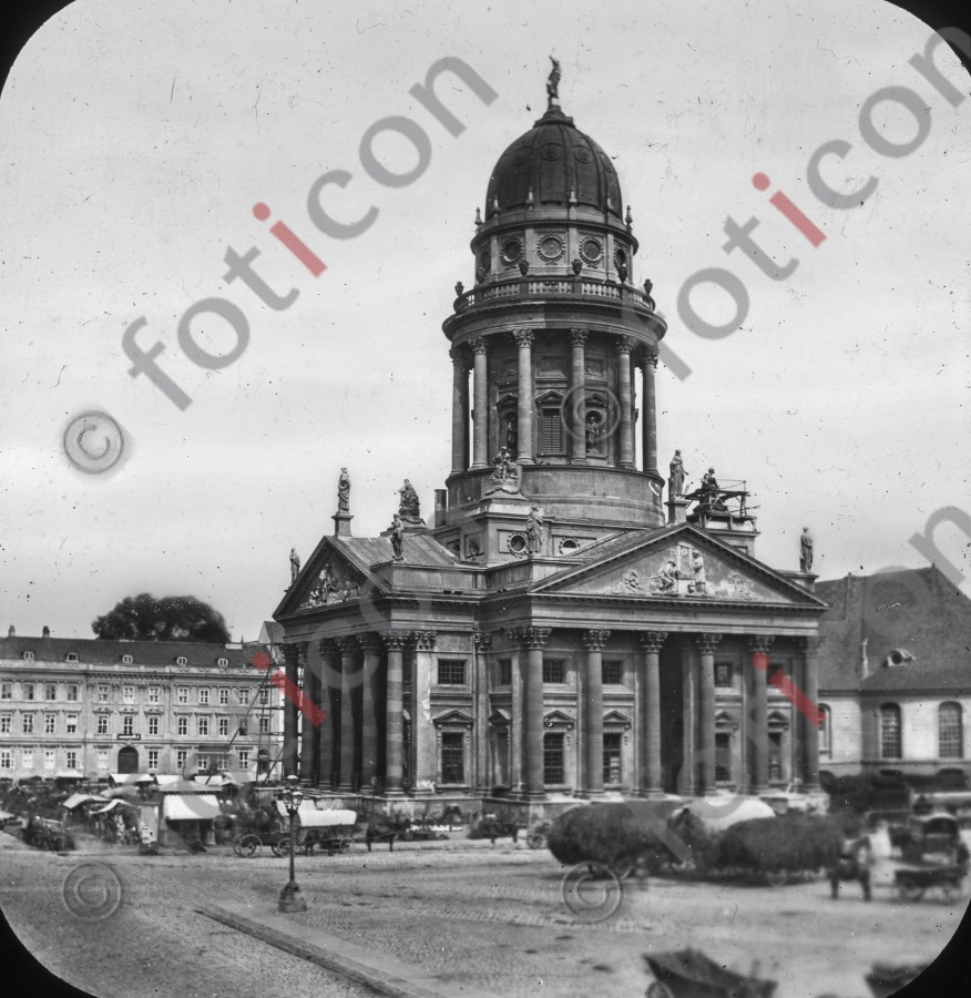 Der Französische Dom ; The Berlin Cathedral - Foto foticon-simon-190-053-sw.jpg | foticon.de - Bilddatenbank für Motive aus Geschichte und Kultur